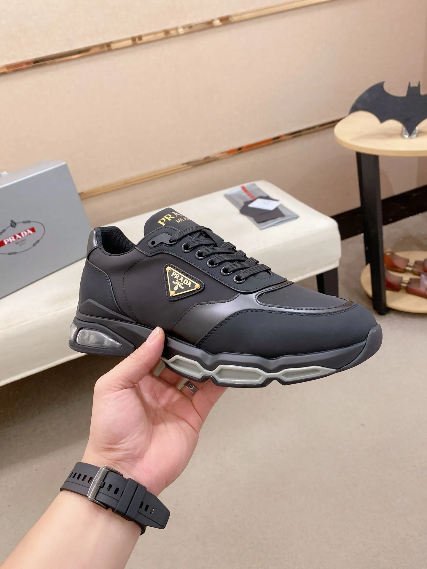 Factory price 640💰 ✔️✔️✔️Higher version High-quality new PRADA (Prada) counters are on the market at the same time. New men's shoes, 😘fabrics imported first-layer cowhide with waterproof materials, purely handmade. Lining: Full cowhide lining. 👍🏿 High-end ☄️ air-cushion molded anti-slip rubber outsole, exquisite lines, simple and elegant, comfortable and high-end for leisure travel. Code number: 38 to 45